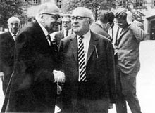 Dall'alto: Marcuse, Adorno con Horkheimer 